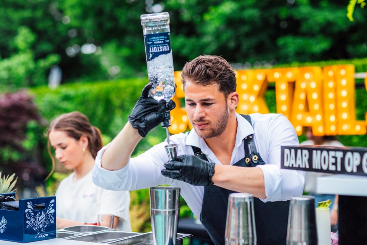 Een cocktailshaker inhuren bij Bar Company