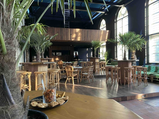 Main hall with palm trees 