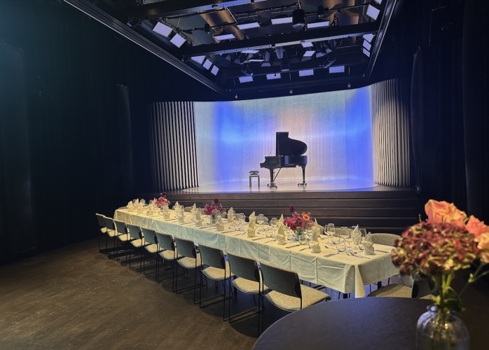 Main hall with dinner tables 