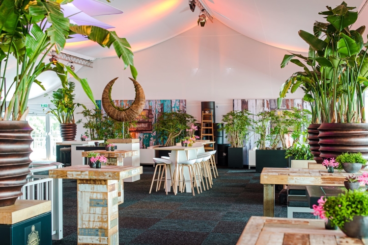 Van der Maarel Eventstyling - Verhuurt sfeer!