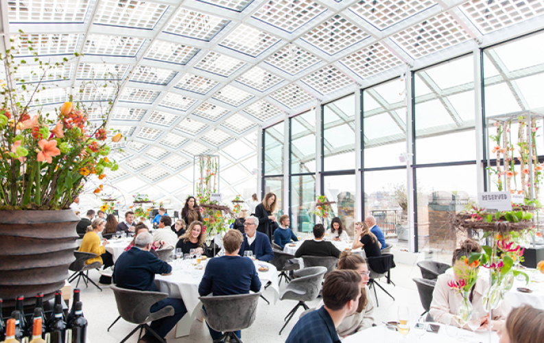 Diner met zicht over Amsterdam