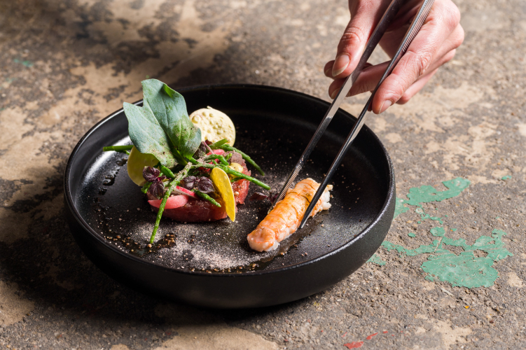 Hutten food & design is smaakmaker én culinair architect. 