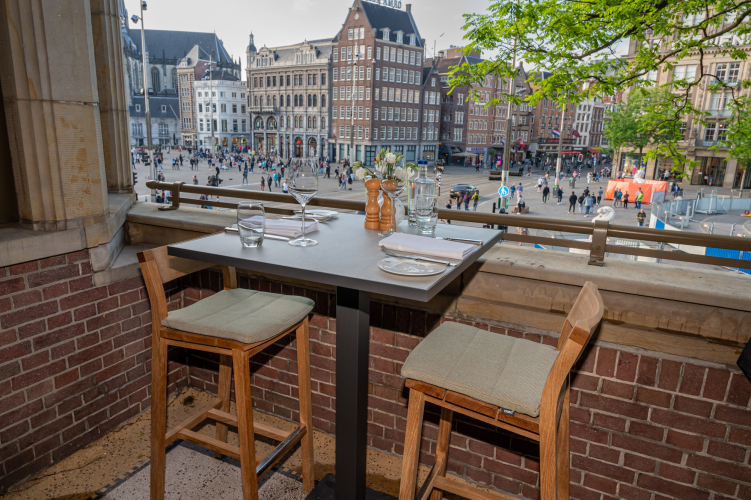 dam terras amsterdam besloten