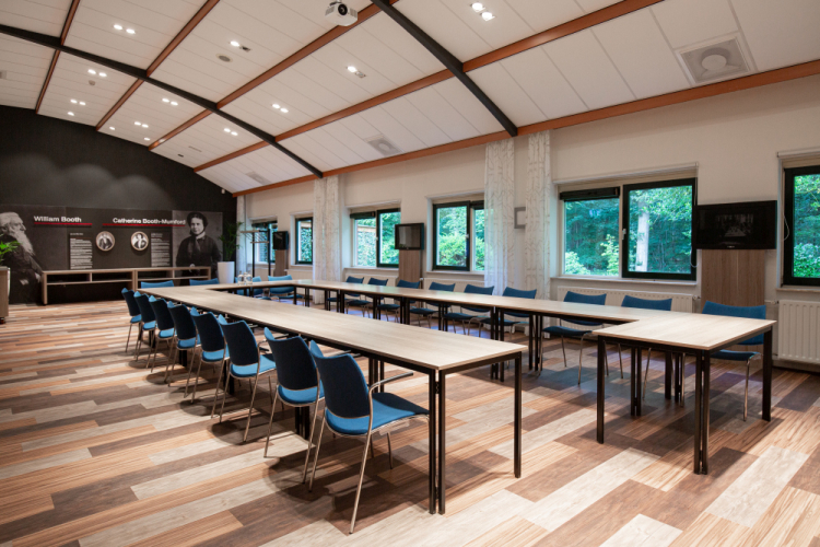 Heritage zaal met uitzicht op bos 