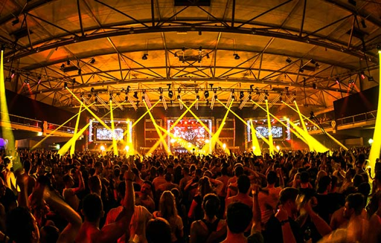 Techno feest organiseren in Autotron