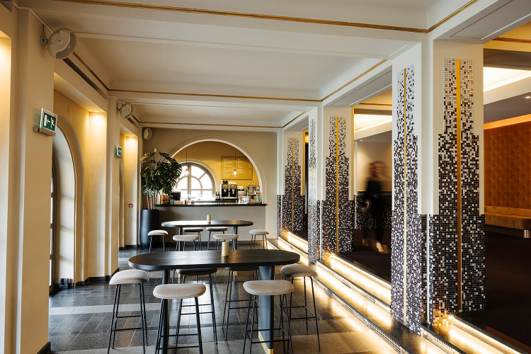 Stadsschouwburg Haarlem: Jos Brink Foyer