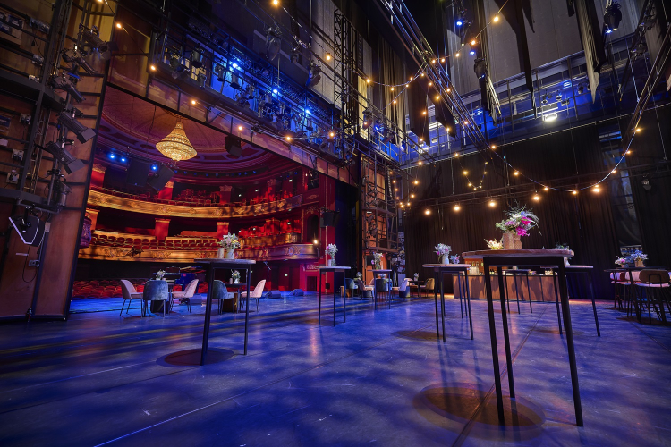 Afscheidsreceptie op het grote podium van Stadsschouwburg Haarlem 