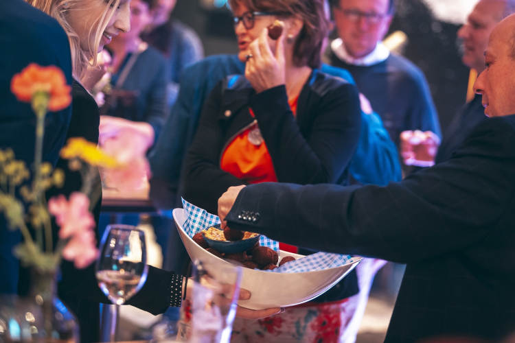 Borrel in Café Foyé na een congres of vergadering