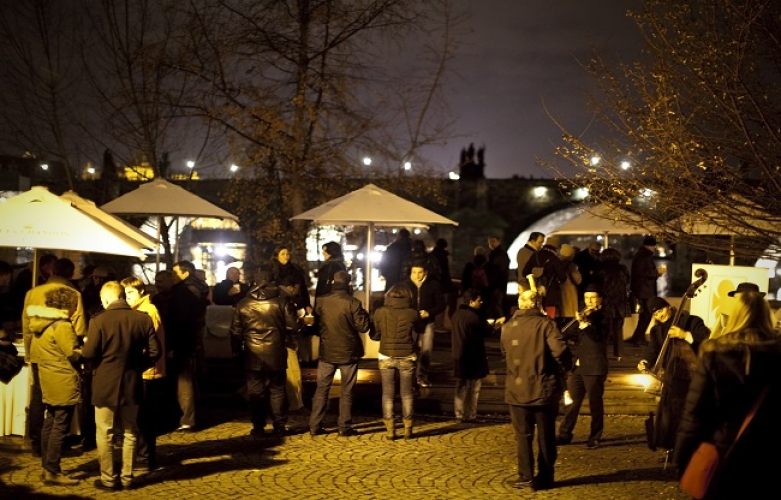 Gluhwein bij de Karelbrug, Praag 