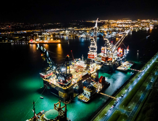 Heerema Thialf & Sleipnir gelegen aan het Calandkanaal
