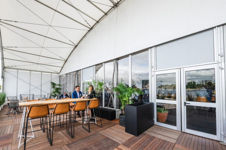 Veldeman tentstructuren - Phoenix booghal met overdekt terras