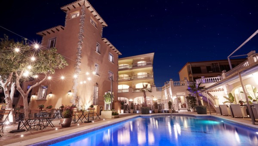 Hotel Barcarola by Night