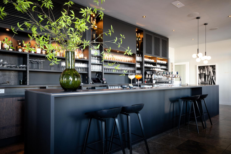The Living - Bar