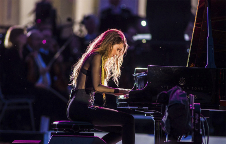 Openingsact pianiste Iris Hond