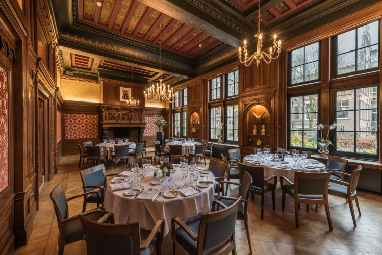 Koninklijk Instituut voor de Tropen - Raadzaal dineropstelling
