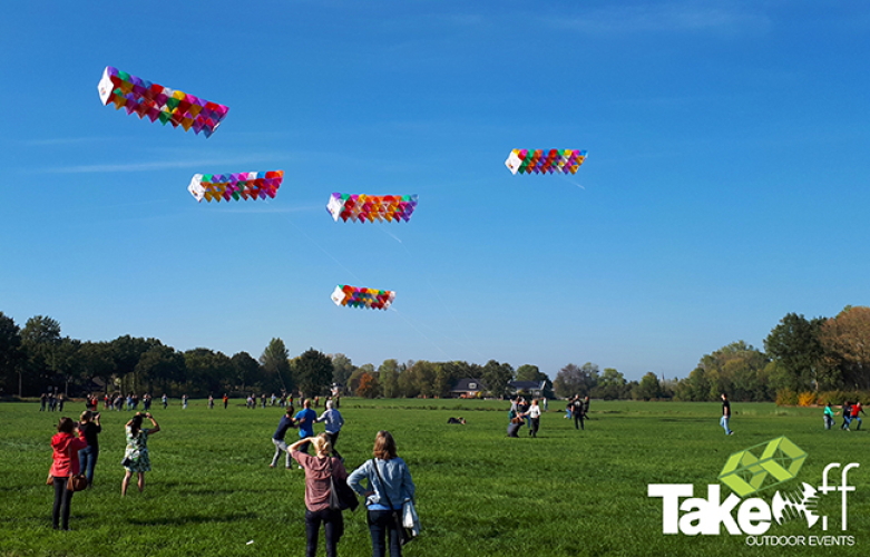 Diverse Megavliegers in de lucht in Groningen.