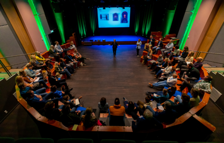 Podium twee - debat opstelling - Spant!