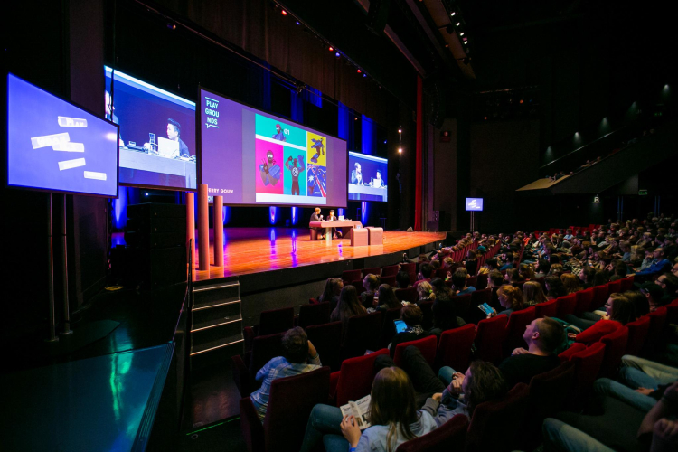 Grote Zaal | 1.430 stoelen op vaste tribune