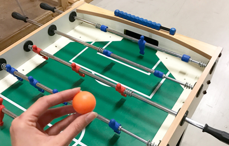 Spelletje tafelvoetbal