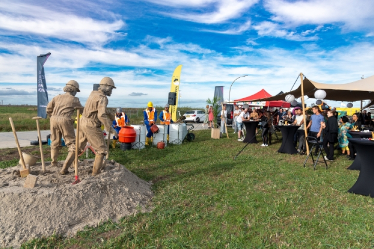 Feestelijk entertainment op startbouw evenement voor VanWonen vastgoedontwikkeling georganiseerd door Weis Events