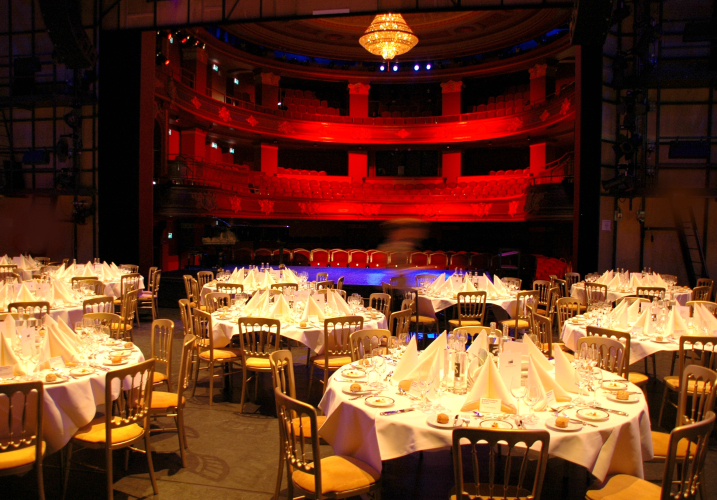 Stadsschouwburg Haarlem diner op het podium 