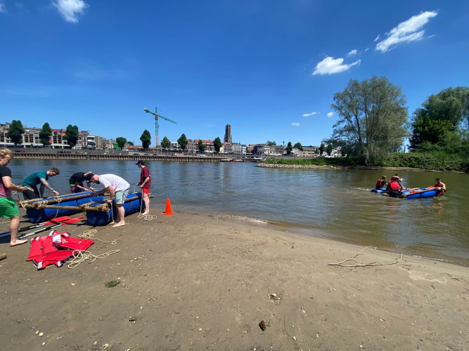 Vlotten bouwen en varen - Excel Events Outdoor Teambuilding