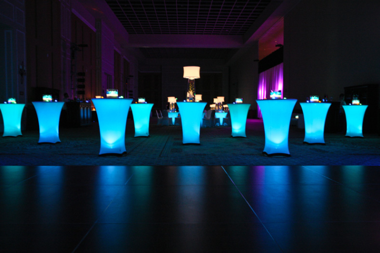 Cocktail tafels met LED verlichting