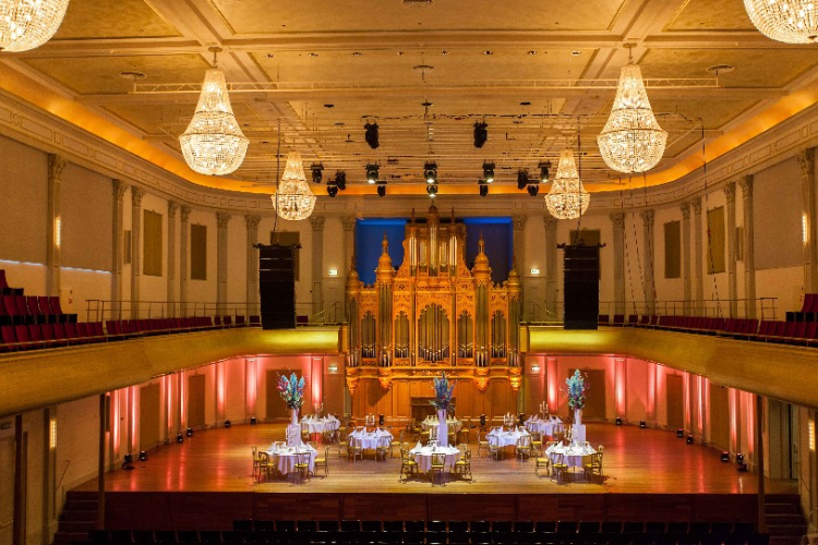 Dineren op het podium Grote Zaal PHIL Haarlem 