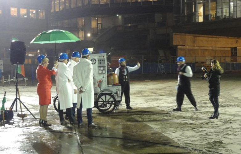 Eerste paal machine Stationsgebied Utrecht