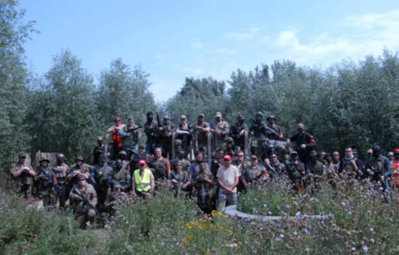 Groepje op bezoek in de Airsoft Jungle