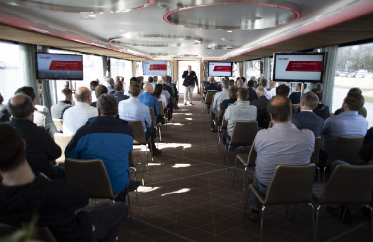 Presentatie aan boord
