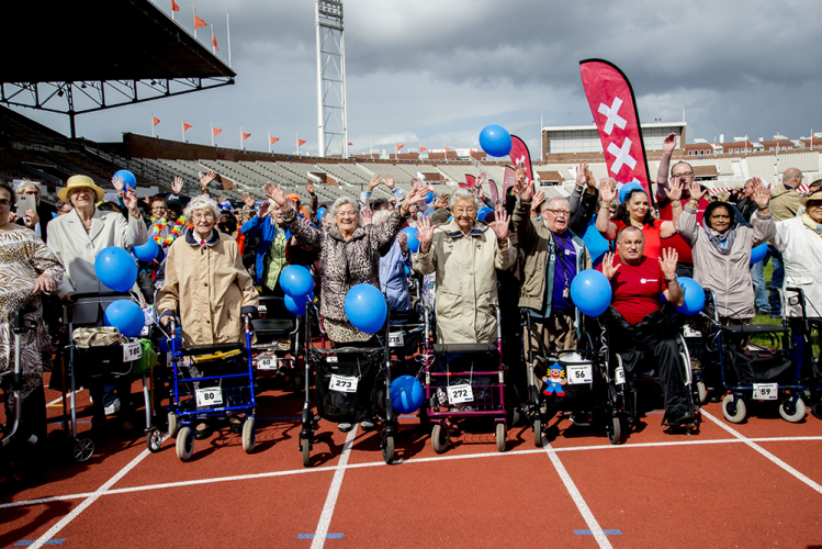 Rollatorloop Olympisch Stadion Amsterdam