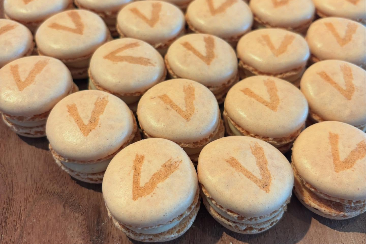 catering macarons