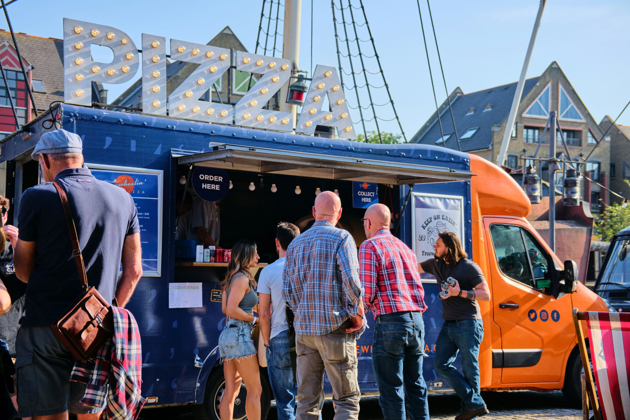 Foodtruckbooking.com