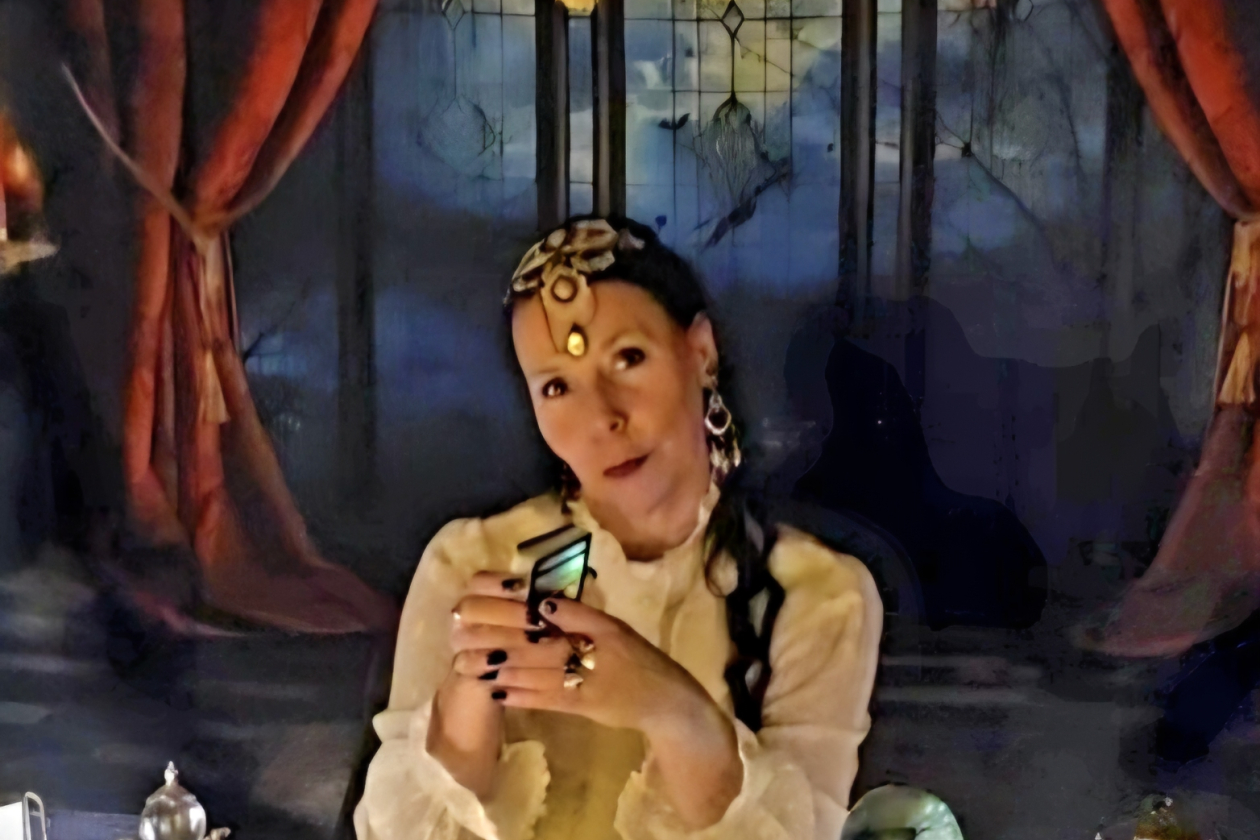 Thè Fortuneteller for your party or event!