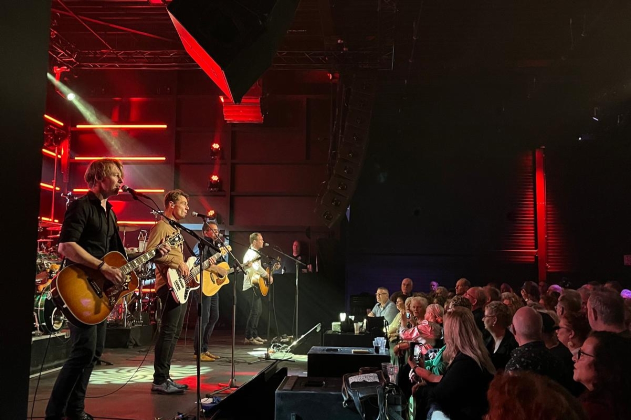 Muziekfeest in Loods