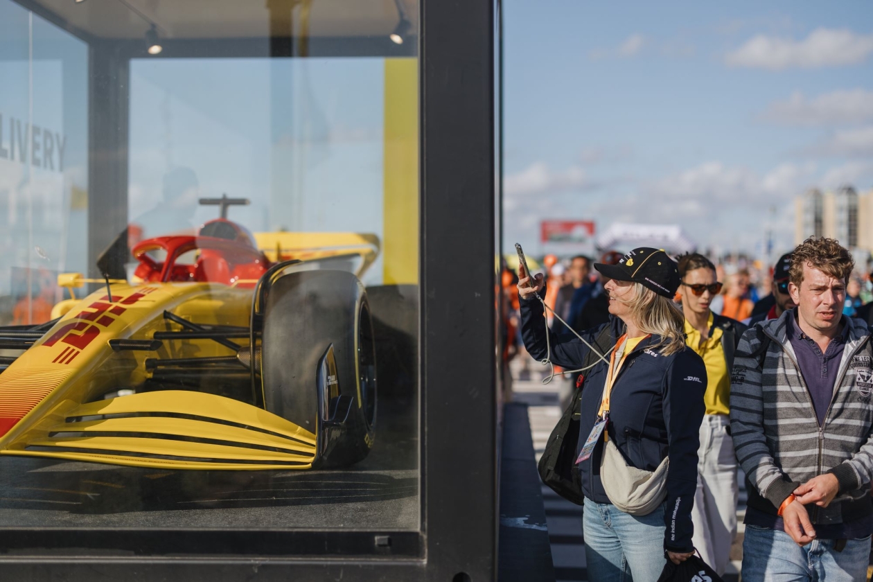 Momice - DHL