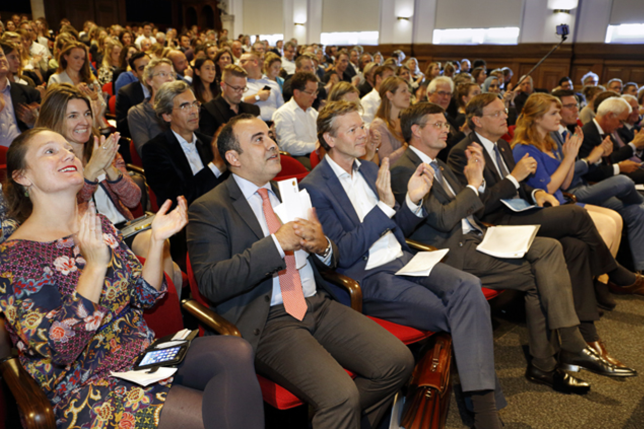 Publiek in het Maxima Theater