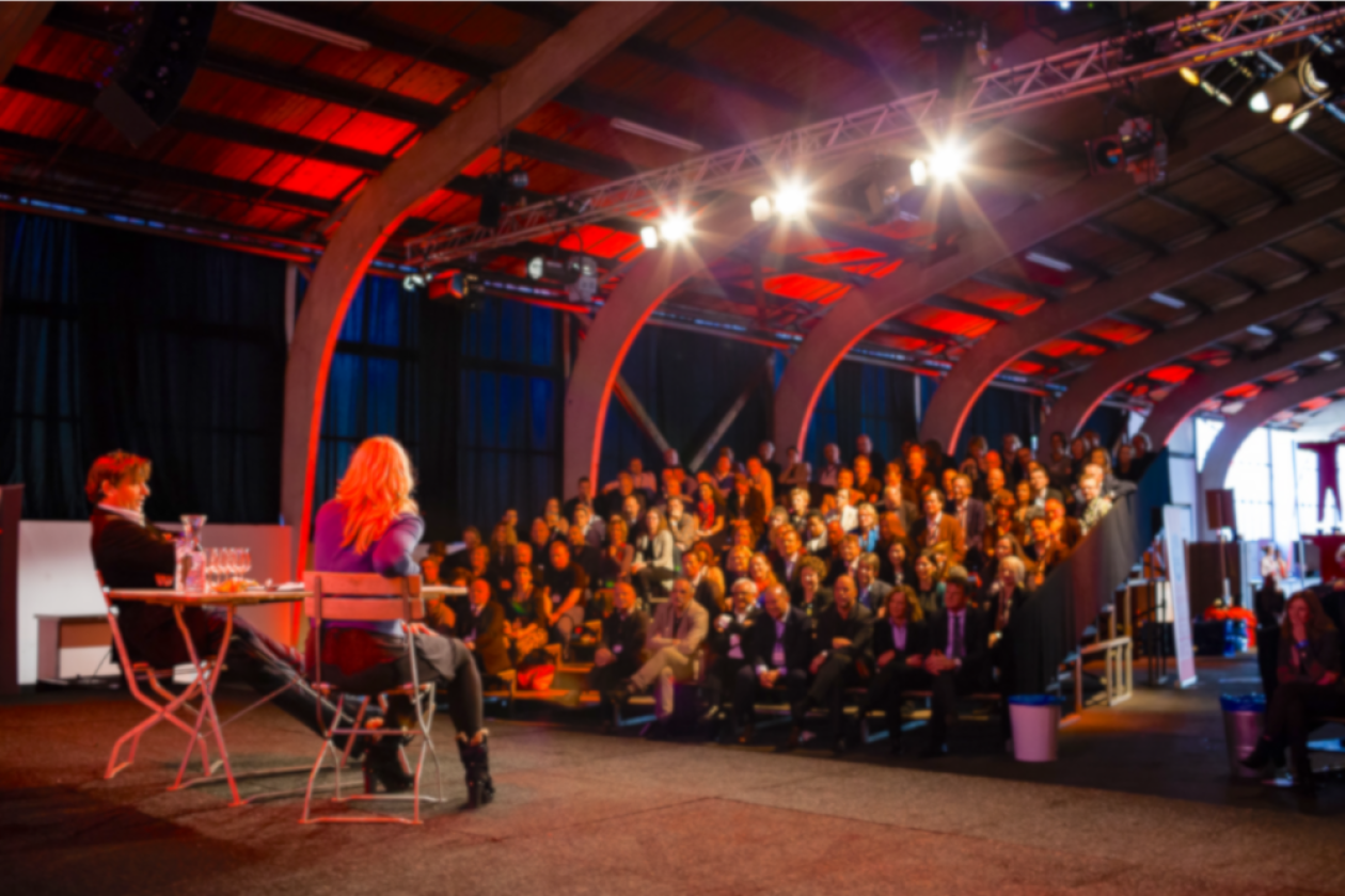Interactief theater op podium