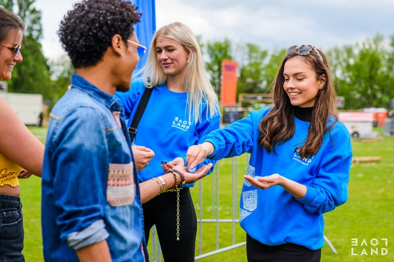 Uitdelen recyclemunt