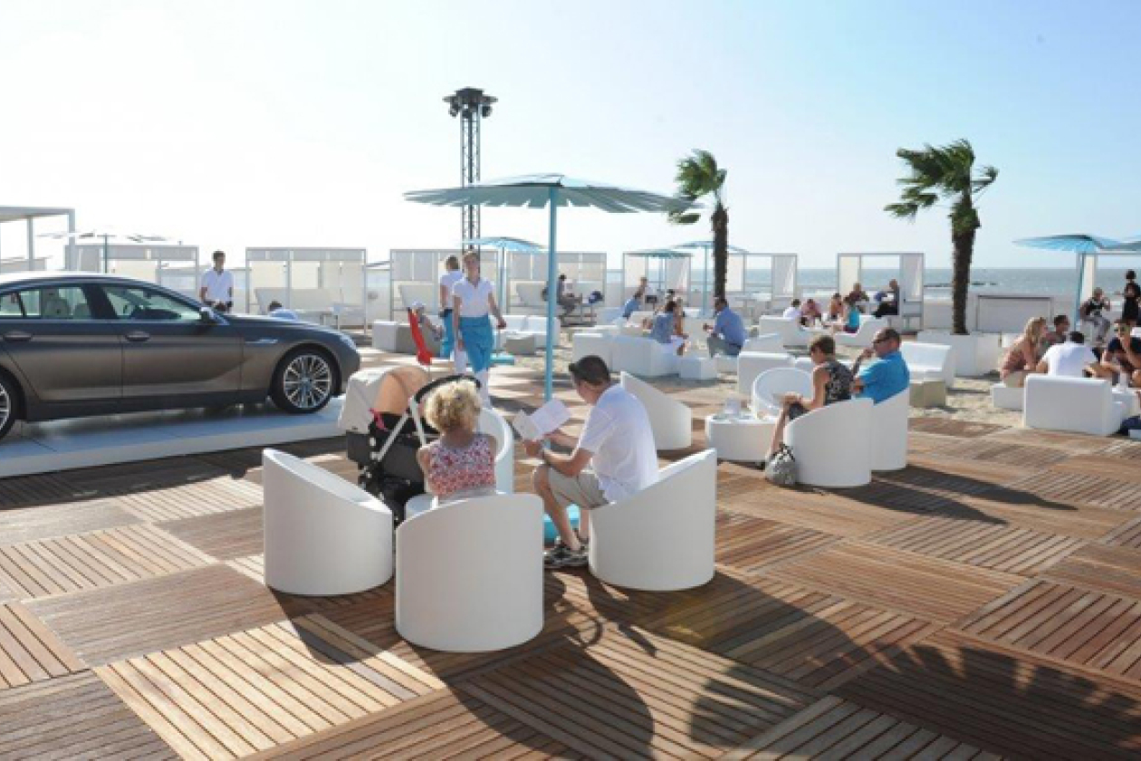 Pop-up Beach lounge BMW