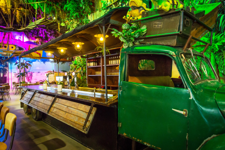 Jungle restaurant truckbar