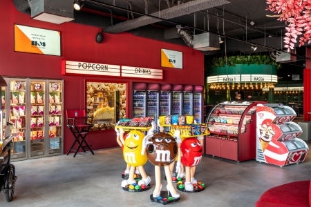 Entree van BIOS Zeelandhallen met snacks