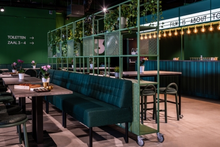 Foyer BIOS Zeelandhallen met bar en gezellige borrelsetting