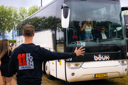 Bussen ontvangst door medewerker eleven travel