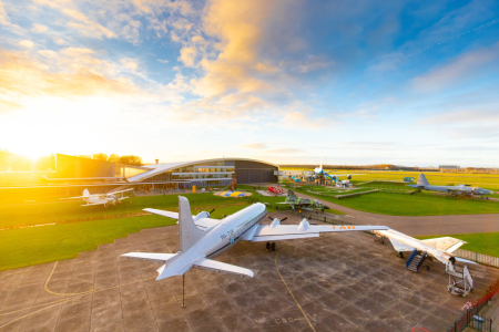 Het buitenterrein van Luchtvaartmuseum Aviodrome