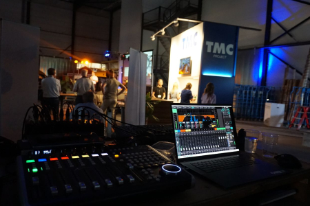 Audiomixer tijdens netwerkbijeenkomst