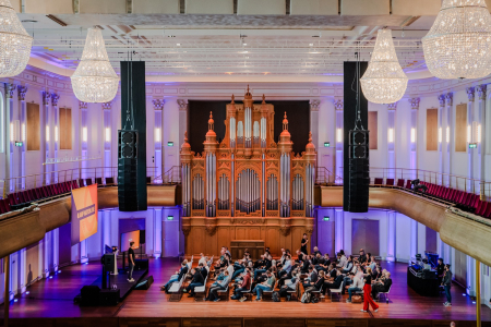 Subsessie op het podium van de Grote Zaal PHIL Haarlem 