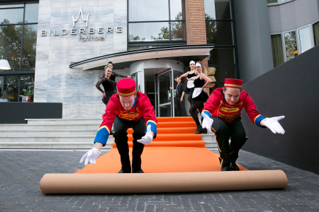 Piccolo's rollen de loper uit