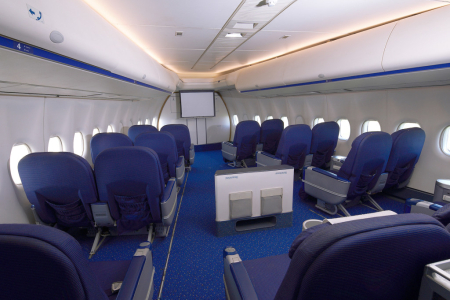 Meeting in de business class van een Boeing 747 Jumbo Jet
